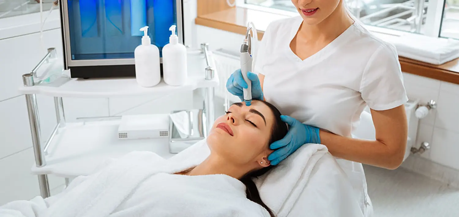 Aquafacial-Behandlung von Nataschas Beautypalast